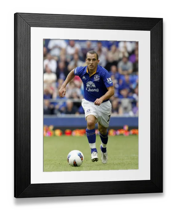 Framed Print : Leon Osman in Action: Everton vs Aston Villa, Barclays Premier League, Goodison Park (September 10, 2011) Framed Print : Leon Osman in Action: Everton vs Aston Villa, Barclays Premier League, Goodison Park (September 10, 2011)