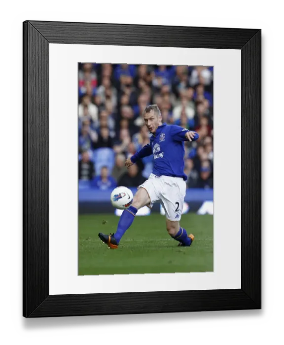 Framed Print : Tony Hibbert in Action: Everton vs Wigan Athletic at Goodison Park, Barclays Premier League (September 17, 2011) Framed Print : Tony Hibbert in Action: Everton vs Wigan Athletic at Goodison Park, Barclays Premier League (September 17, 2011)