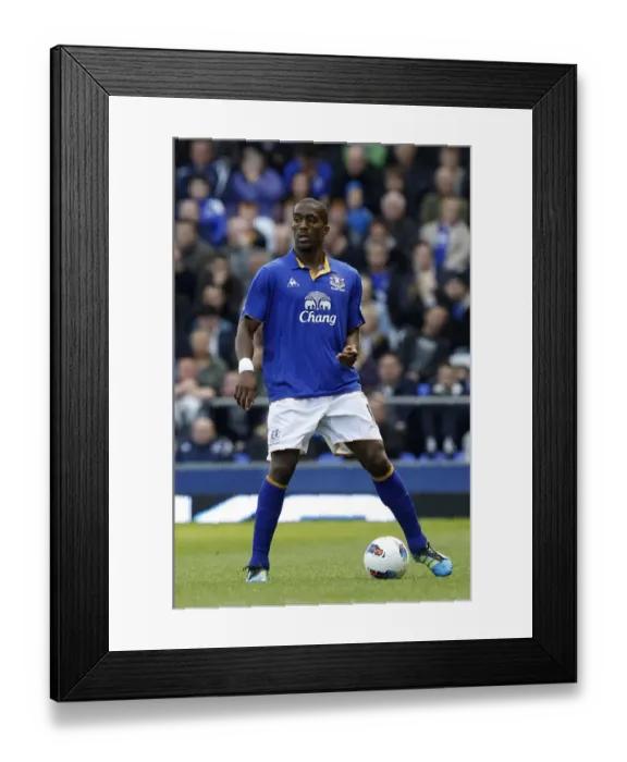 Framed Print : Sylvain Distin in Action: Everton vs Wigan Athletic, Barclays Premier League (17 September 2011) Framed Print : Sylvain Distin in Action: Everton vs Wigan Athletic, Barclays Premier League (17 September 2011)