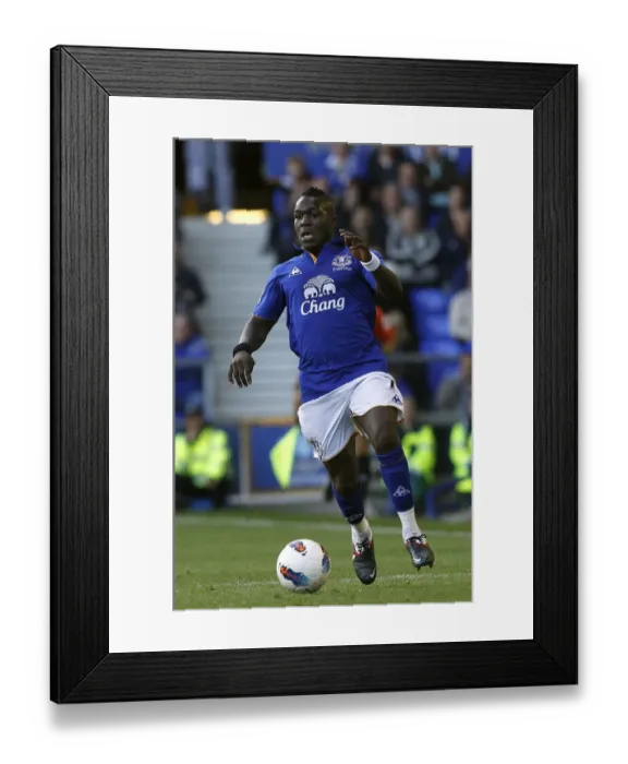 Framed Print : Royston Drenthe in Action for Everton vs Wigan Athletic (17 September 2011) Framed Print : Royston Drenthe in Action for Everton vs Wigan Athletic (17 September 2011)