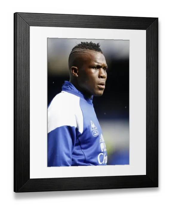 Framed Print : Royston Drenthe at Goodison Park: Everton vs Wigan Athletic, Barclays Premier League (September 17, 2011) Framed Print : Royston Drenthe at Goodison Park: Everton vs Wigan Athletic, Barclays Premier League (September 17, 2011)