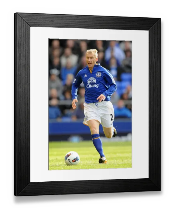 Framed Print : Everton vs Wigan Athletic: Tony Hibbert in Action (September 17, 2011) Framed Print : Everton vs Wigan Athletic: Tony Hibbert in Action (September 17, 2011)