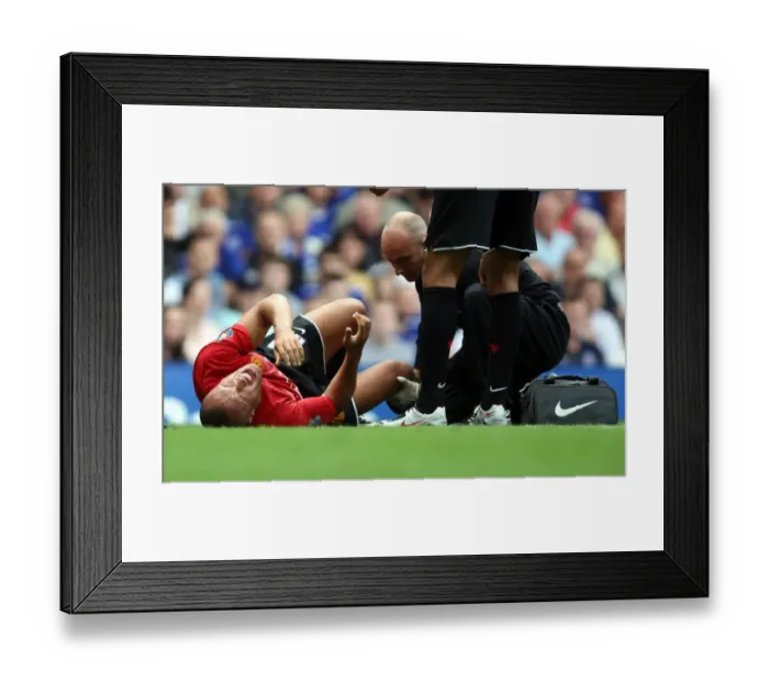 Framed Print : Mikel Silvestre's Injury Marrs Premier League Showdown: Everton vs Manchester United (September 15, 2007)