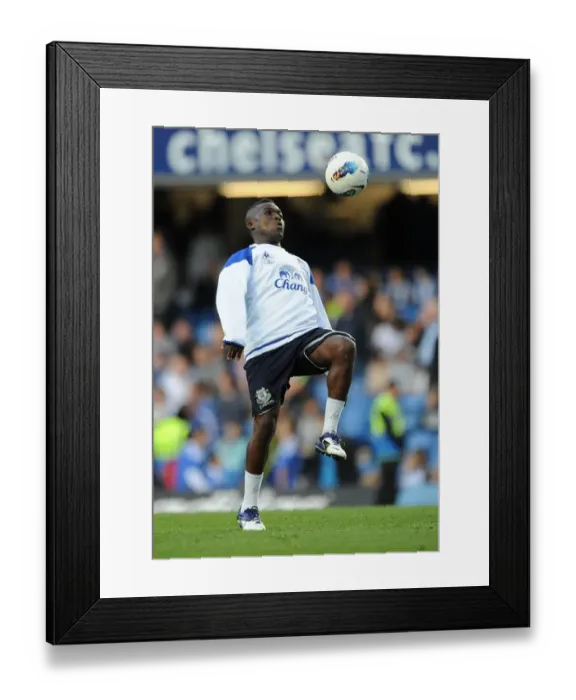 Framed Print : Royston Drenthe in Pre-Match Warm-Up: Chelsea vs Everton (15 October 2011) Framed Print : Royston Drenthe in Pre-Match Warm-Up: Chelsea vs Everton (15 October 2011)