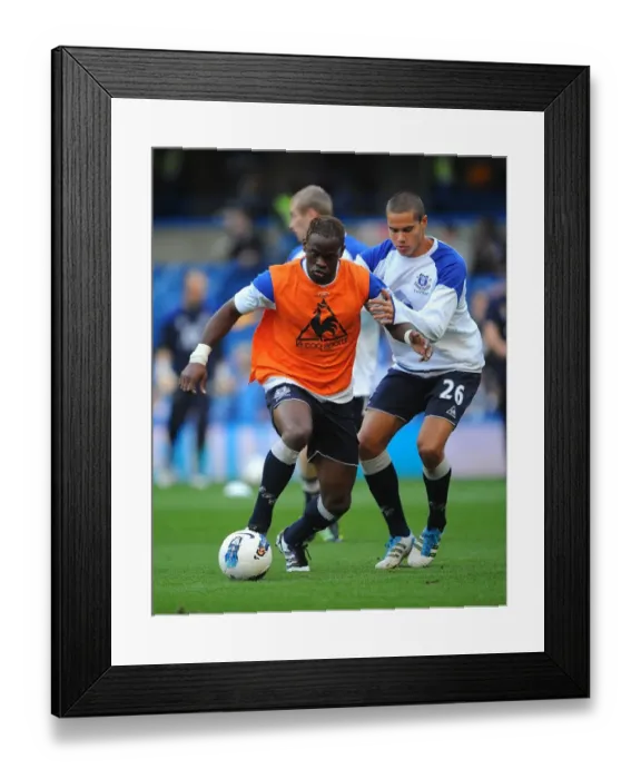 Framed Print : Everton Football Club: Saha and Rodwell Prepare for Chelsea Showdown (15 October 2011) Framed Print : Everton Football Club: Saha and Rodwell Prepare for Chelsea Showdown (15 October 2011)