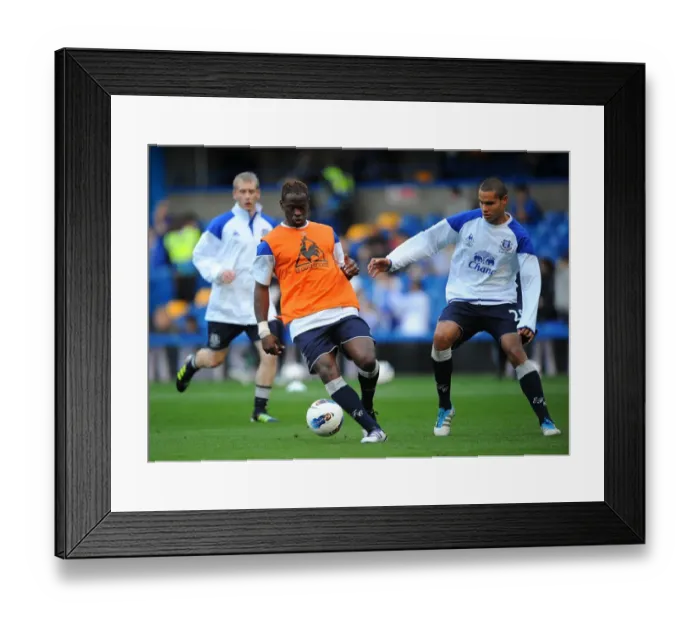 Framed Print : Everton's Saha and Rodwell Gear Up for Chelsea Showdown (15 October 2011) Framed Print : Everton's Saha and Rodwell Gear Up for Chelsea Showdown (15 October 2011)