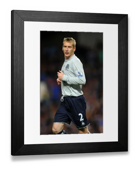 Framed Print : Fierce Face-Off: Tony Hibbert vs. Chelsea at Stamford Bridge (15 October 2011) Framed Print : Fierce Face-Off: Tony Hibbert vs. Chelsea at Stamford Bridge (15 October 2011)