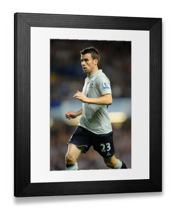 Framed Print : Seamus Coleman vs. Chelsea: Everton's Defender Faces Off at Stamford Bridge (Barclays Premier League, 15 October 2011) Framed Print : Seamus Coleman vs. Chelsea: Everton's Defender Faces Off at Stamford Bridge (Barclays Premier League, 15 October 2011)