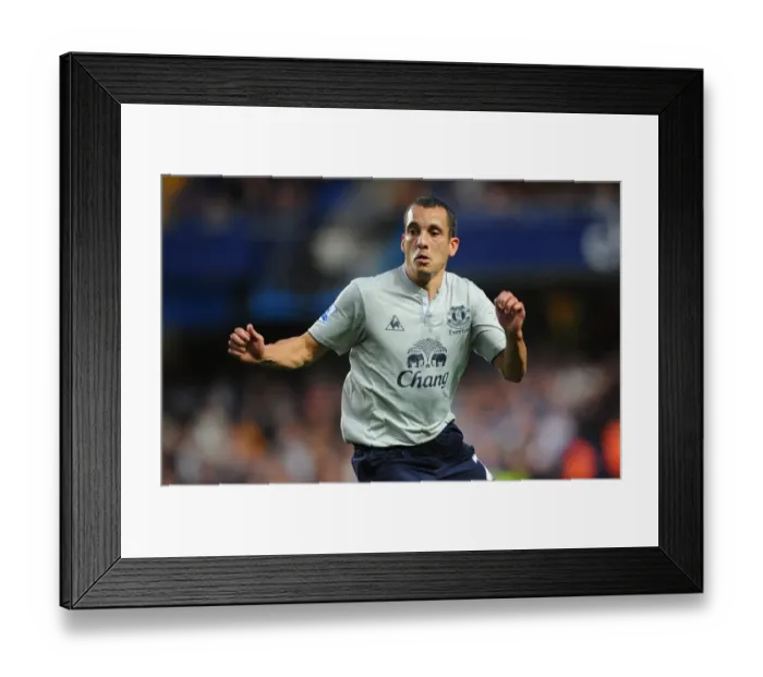 Framed Print : Osman at Stamford Bridge: Everton vs. Chelsea, Barclays Premier League (15 October 2011) Framed Print : Osman at Stamford Bridge: Everton vs. Chelsea, Barclays Premier League (15 October 2011)