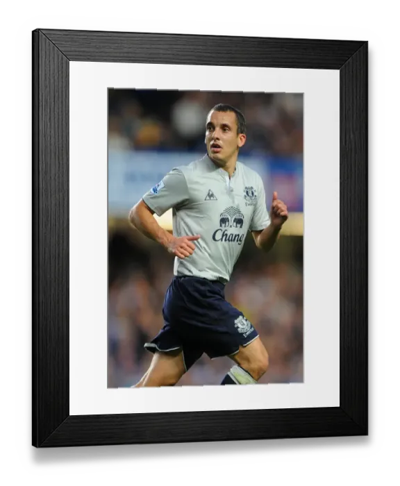 Framed Print : Everton vs. Chelsea Showdown: Leon Osman at Stamford Bridge, Premier League (15 October 2011) Framed Print : Everton vs. Chelsea Showdown: Leon Osman at Stamford Bridge, Premier League (15 October 2011)
