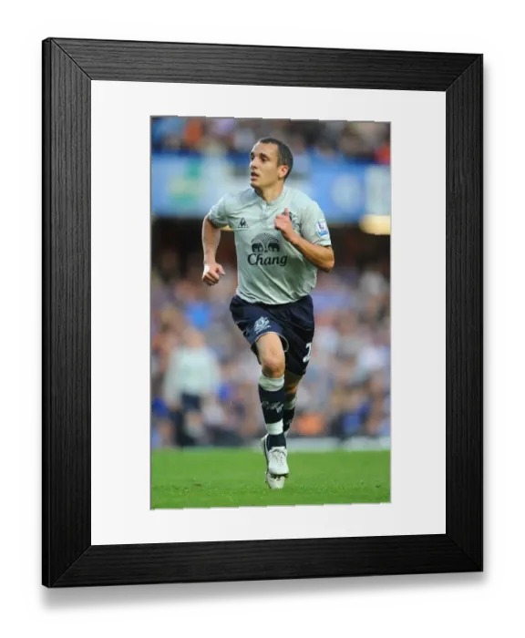 Framed Print : Leon Osman vs. Chelsea: A Fighting Spirit at Stamford Bridge (15 October 2011) Framed Print : Leon Osman vs. Chelsea: A Fighting Spirit at Stamford Bridge (15 October 2011)