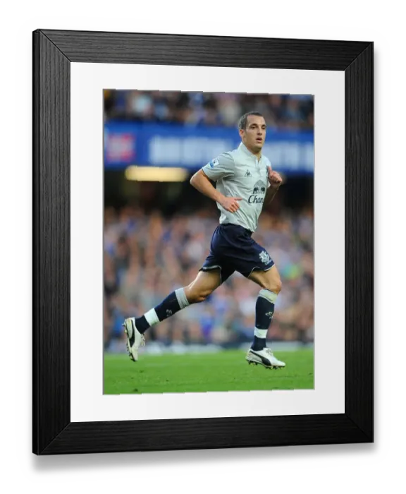 Framed Print : Showdown at Stamford Bridge: Leon Osman Leads Everton Against Chelsea, Premier League (15 October 2011) Framed Print : Showdown at Stamford Bridge: Leon Osman Leads Everton Against Chelsea, Premier League (15 October 2011)