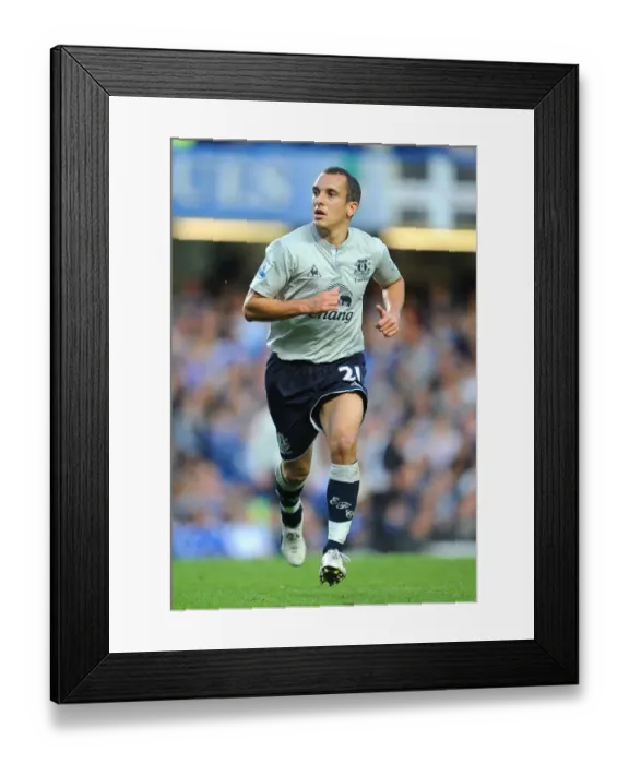 Framed Print : Leon Osman at Stamford Bridge: Everton vs. Chelsea Showdown, Premier League (15 October 2011)