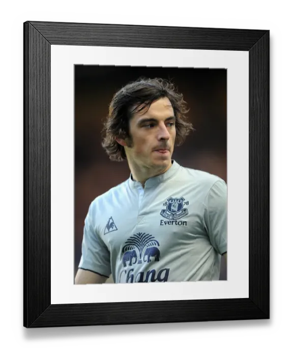 Framed Print : Leighton Baines vs. Chelsea: A Fierce Face-Off at Stamford Bridge - Barclays Premier League (15 October 2011) Framed Print : Leighton Baines vs. Chelsea: A Fierce Face-Off at Stamford Bridge - Barclays Premier League (15 October 2011)
