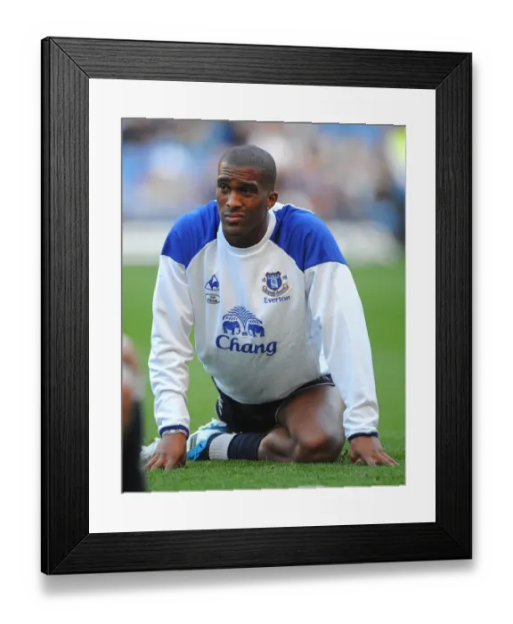 Framed Print : Sylvain Distin of Everton in Pre-Match Warm-Up at Stamford Bridge, Chelsea vs Everton (15 October 2011) Framed Print : Sylvain Distin of Everton in Pre-Match Warm-Up at Stamford Bridge, Chelsea vs Everton (15 October 2011)