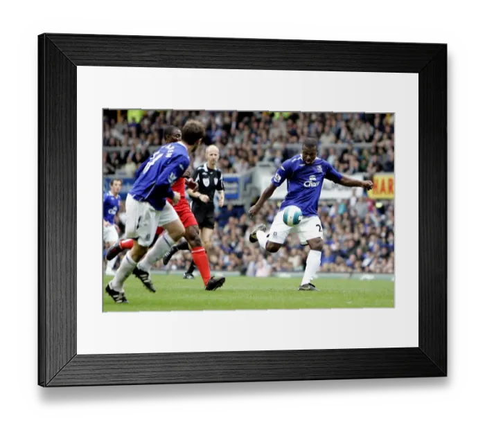 Framed Print : Football - Everton v Middlesbrough Barclays Premier League - Goodison Park - 30 / 9 / 07 Evertons Yakubu has a shot on goal Mandatory Credit: Action Images / Keith Framed Print : Football - Everton v Middlesbrough Barclays Premier League - Goodison Park - 30 / 9 / 07 Evertons Yakubu has a shot on goal Mandatory Credit: Action Images / Keith