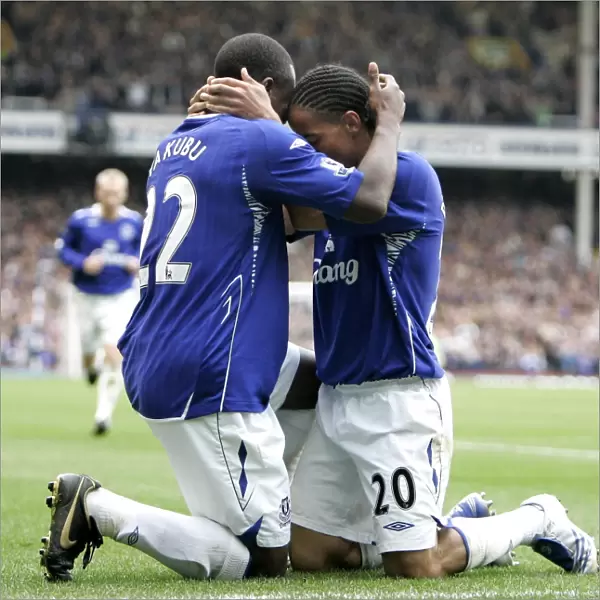Everton's Steven Pienaar and Yakubu: Celebrating a Glorious Second Goal Against Middlesbrough in 2007