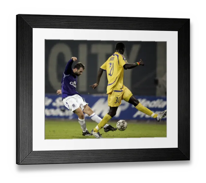 Framed Print : McFadden vs. Gueye: Everton's Battle in the UEFA Cup at Metalist Stadium Framed Print : McFadden vs. Gueye: Everton's Battle in the UEFA Cup at Metalist Stadium