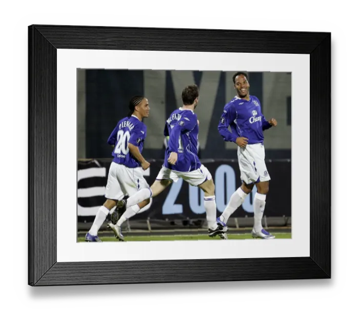 Framed Print : Football - Metalist Kharkiv v Everton UEFA Cup First Round Second Leg - Metalist Stadium Framed Print : Football - Metalist Kharkiv v Everton UEFA Cup First Round Second Leg - Metalist Stadium