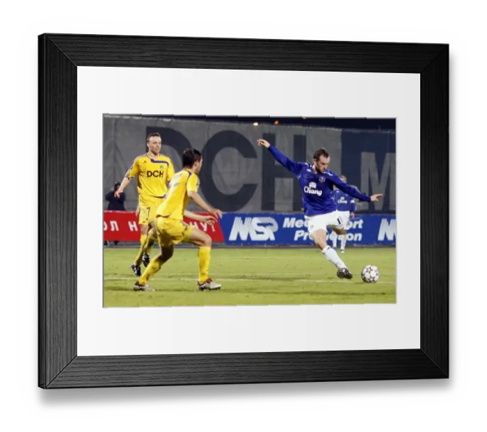 Framed Print : Football - Metalist Kharkiv v Everton UEFA Cup First Round Second Leg - Metalist Stadium