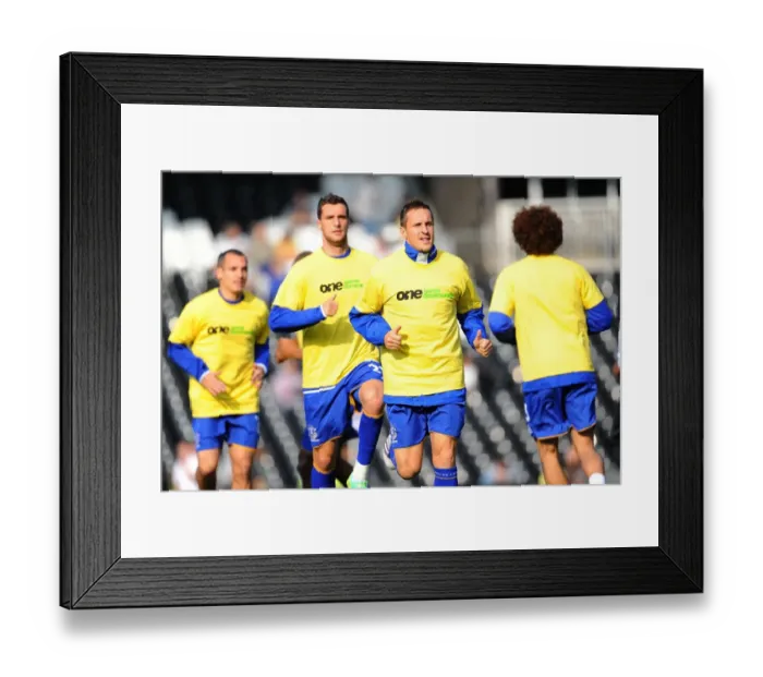 Framed Print : Phil Jagielka Faces Off Against Fulham in the Barclays Premier League (23 October 2011) Framed Print : Phil Jagielka Faces Off Against Fulham in the Barclays Premier League (23 October 2011)