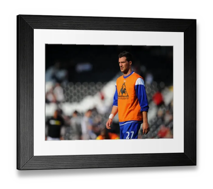 Framed Print : Apostolos Vellios Scores the Winning Goal for Everton Against Fulham in the Barclays Premier League (23 October 2011, Craven Cottage)