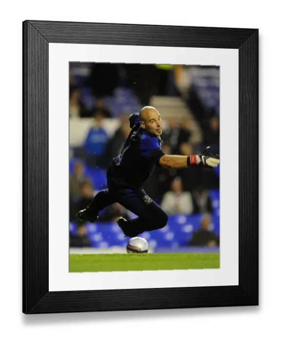 Framed Print : Marcus Hahnemann Stands Firm: Everton vs Chelsea, Carling Cup Fourth Round (October 26, 2011), Goodison Park
