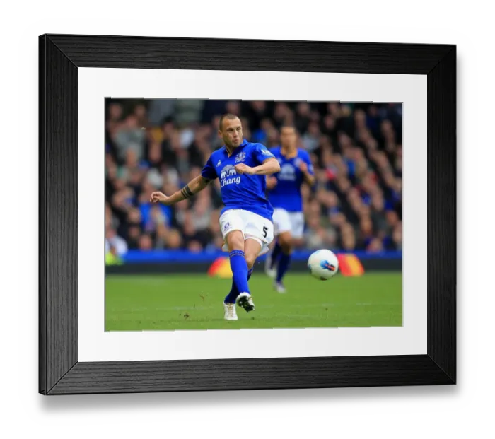 Framed Print : Everton vs Manchester United: John Heitinga in Action at Goodison Park (29 October 2011) Framed Print : Everton vs Manchester United: John Heitinga in Action at Goodison Park (29 October 2011)