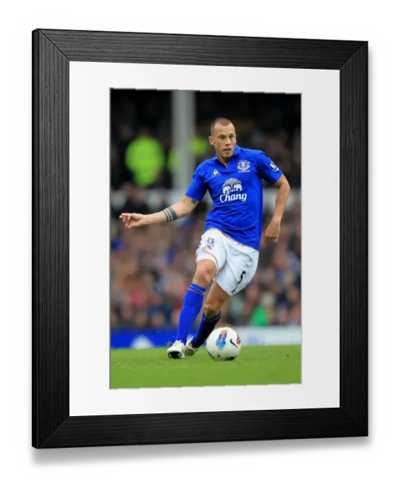 Framed Print : John Heitinga's Defiant Performance: Everton vs Manchester United, Barclays Premier League (29 October 2011) Framed Print : John Heitinga's Defiant Performance: Everton vs Manchester United, Barclays Premier League (29 October 2011)