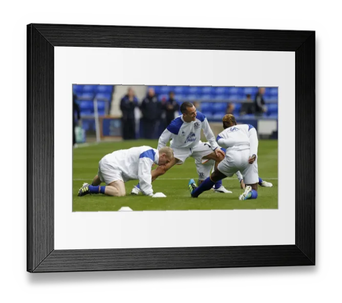 Framed Print : Everton FC: Pre-Match Huddle - Everton vs Manchester United (2011) - Tony Hibbert, Leon Osman, Louis Saha Framed Print : Everton FC: Pre-Match Huddle - Everton vs Manchester United (2011) - Tony Hibbert, Leon Osman, Louis Saha