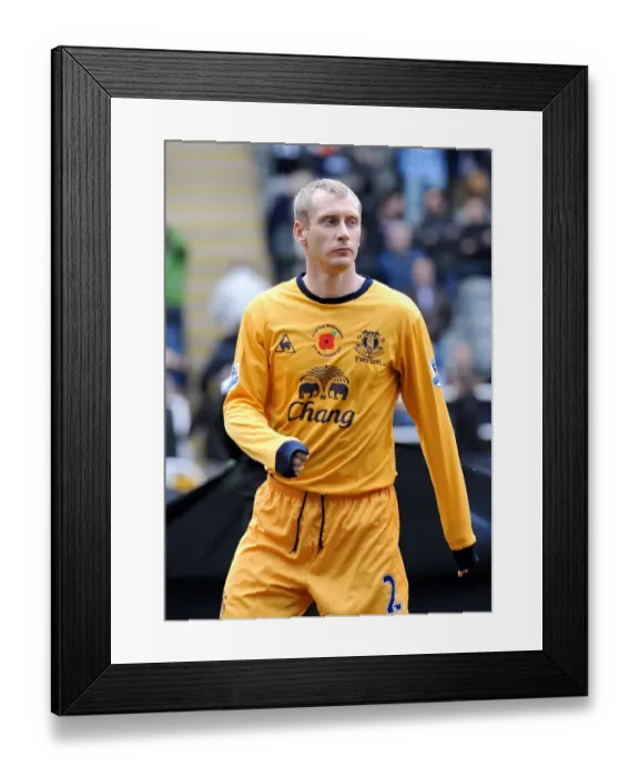 Framed Print : Tony Hibbert Faces Newcastle United at St. James Park during Premier League Clash (November 2011) Framed Print : Tony Hibbert Faces Newcastle United at St. James Park during Premier League Clash (November 2011)
