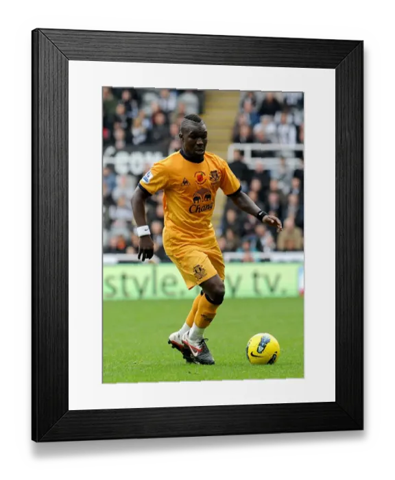 Framed Print : Royston Drenthe Faces Newcastle United: Everton vs. Newcastle, Barclays Premier League (5 November 2011) Framed Print : Royston Drenthe Faces Newcastle United: Everton vs. Newcastle, Barclays Premier League (5 November 2011)