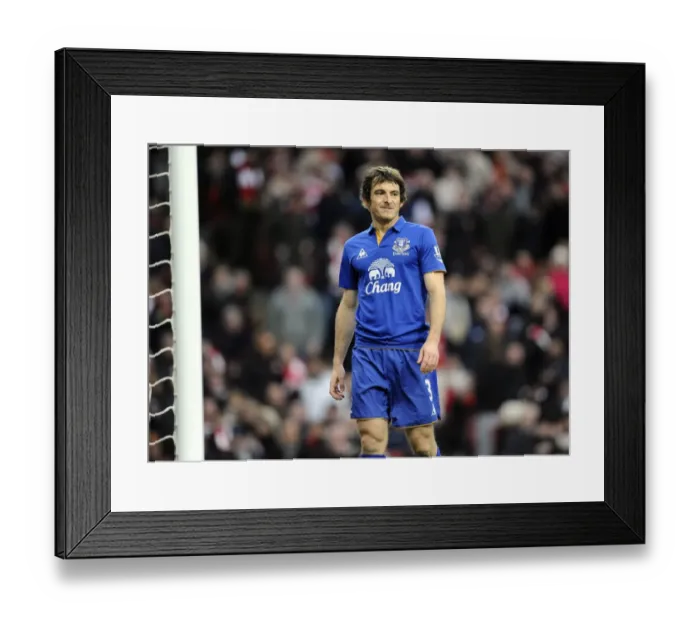 Framed Print : Leighton Baines in Action: Arsenal vs. Everton, Barclays Premier League, Emirates Stadium (10 December 2011) Framed Print : Leighton Baines in Action: Arsenal vs. Everton, Barclays Premier League, Emirates Stadium (10 December 2011)