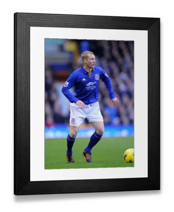Framed Print : Tony Hibbert in Action: Everton FC vs Norwich City (17 December 2011) Framed Print : Tony Hibbert in Action: Everton FC vs Norwich City (17 December 2011)