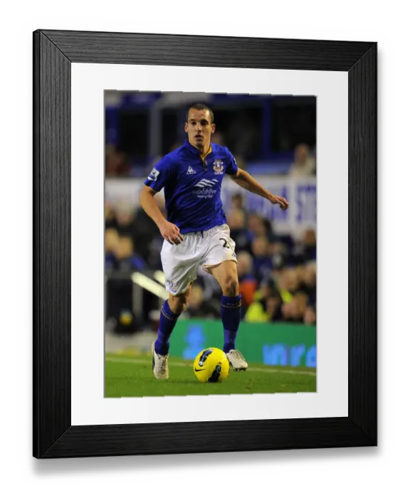Framed Print : Leon Osman at Goodison Park: Everton vs Norwich City, Premier League Showdown (17 December 2011) Framed Print : Leon Osman at Goodison Park: Everton vs Norwich City, Premier League Showdown (17 December 2011)