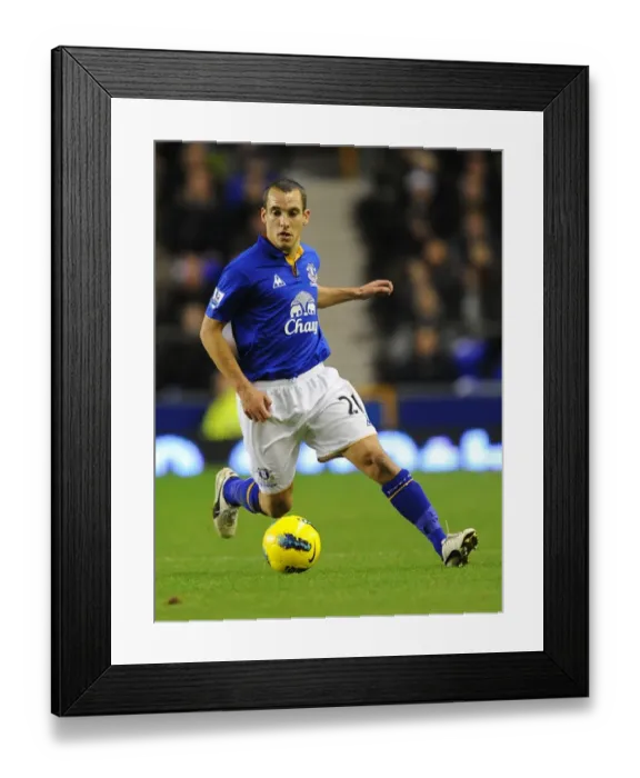 Framed Print : Leon Osman in Action: Everton vs Swansea City, Barclays Premier League (21 December 2011)
