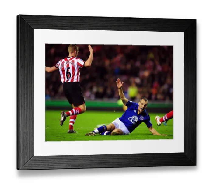 Framed Print : Controversial Penalty: Leon Osman Wins for Everton against Sunderland (December 26, 2011)