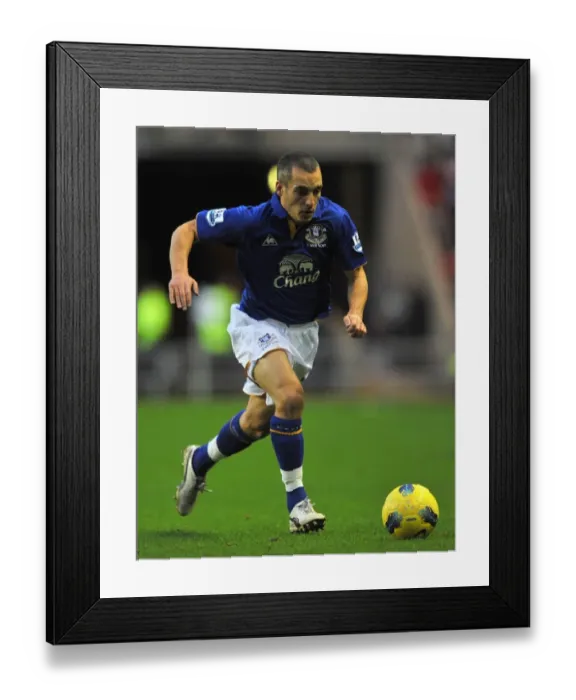 Framed Print : Everton's Leon Osman in Action: Thrilling Premier League Showdown vs Sunderland (December 2011) Framed Print : Everton's Leon Osman in Action: Thrilling Premier League Showdown vs Sunderland (December 2011)