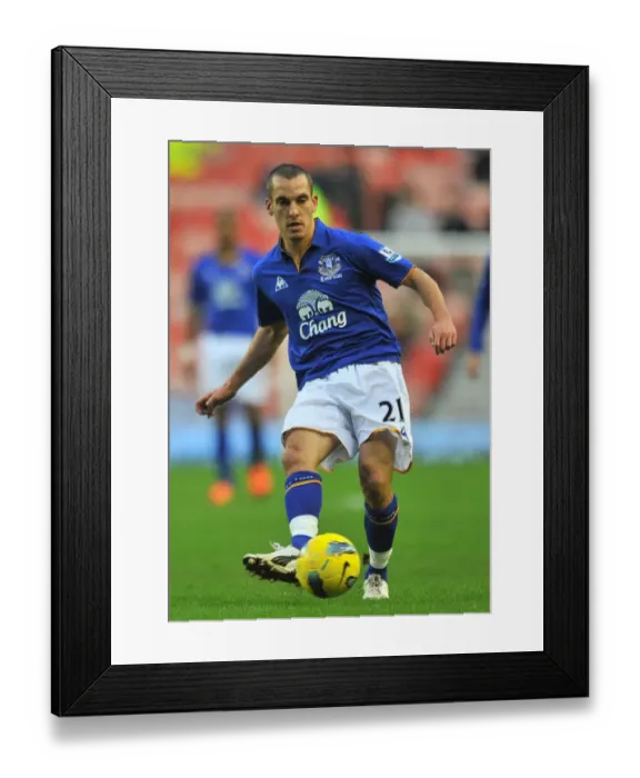 Framed Print : Everton's Leon Osman in Action: Premier League Clash Against Sunderland (December 2011) Framed Print : Everton's Leon Osman in Action: Premier League Clash Against Sunderland (December 2011)