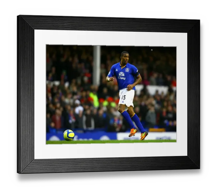 Framed Print : Sylvain Distin Leads Everton Past Tamworth in FA Cup Third Round (07.01.2012) Framed Print : Sylvain Distin Leads Everton Past Tamworth in FA Cup Third Round (07.01.2012)