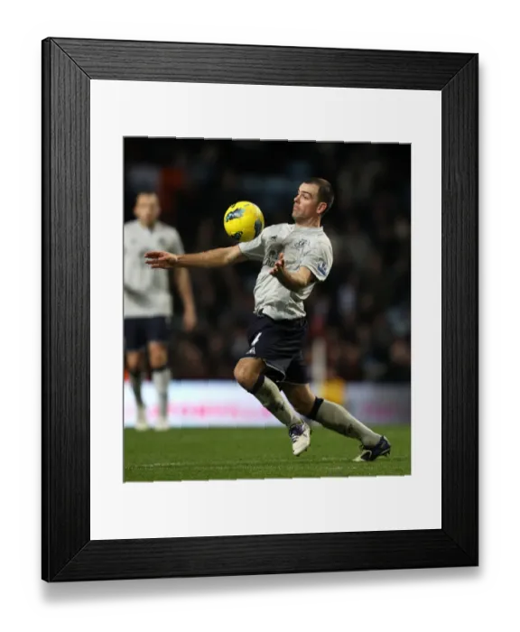 Framed Print : Everton's Darron Gibson in Action: Premier League Showdown against Aston Villa (14 January 2012) Framed Print : Everton's Darron Gibson in Action: Premier League Showdown against Aston Villa (14 January 2012)