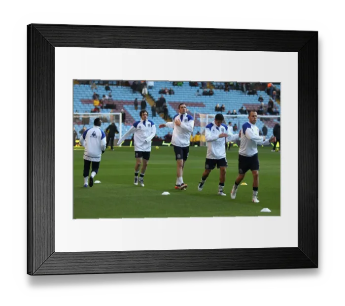 Framed Print : Everton FC Players Gearing Up: Drenthe, Baines, Duffy, Cahill, Heitinga at Villa Park (BPL, 14 Jan 2012)