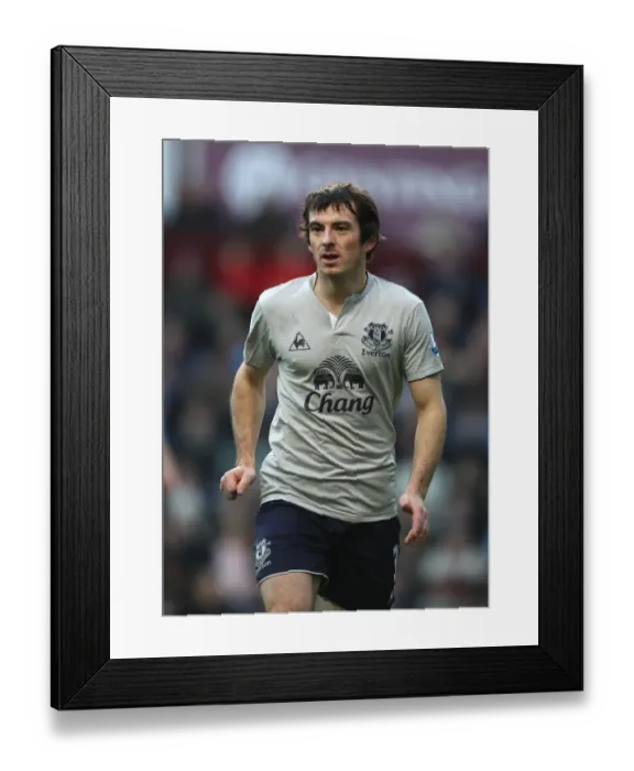 Framed Print : Everton's Leighton Baines in Action: Premier League Rivalry vs. Aston Villa (14 January 2012) Framed Print : Everton's Leighton Baines in Action: Premier League Rivalry vs. Aston Villa (14 January 2012)