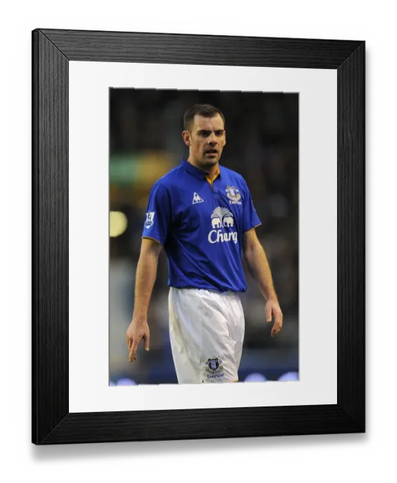 Framed Print : Darron Gibson in Action: Everton vs Blackburn Rovers, Barclays Premier League at Goodison Park Framed Print : Darron Gibson in Action: Everton vs Blackburn Rovers, Barclays Premier League at Goodison Park