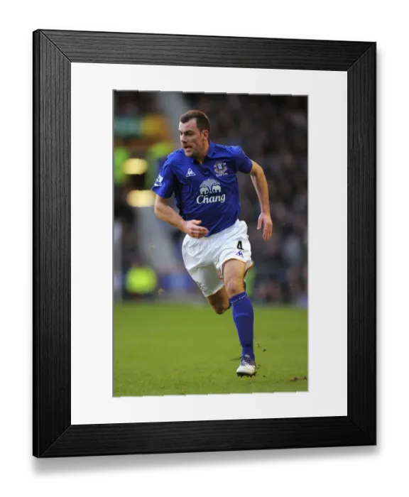 Framed Print : Darron Gibson in Action for Everton vs Blackburn Rovers at Goodison Park - Barclays Premier League Framed Print : Darron Gibson in Action for Everton vs Blackburn Rovers at Goodison Park - Barclays Premier League