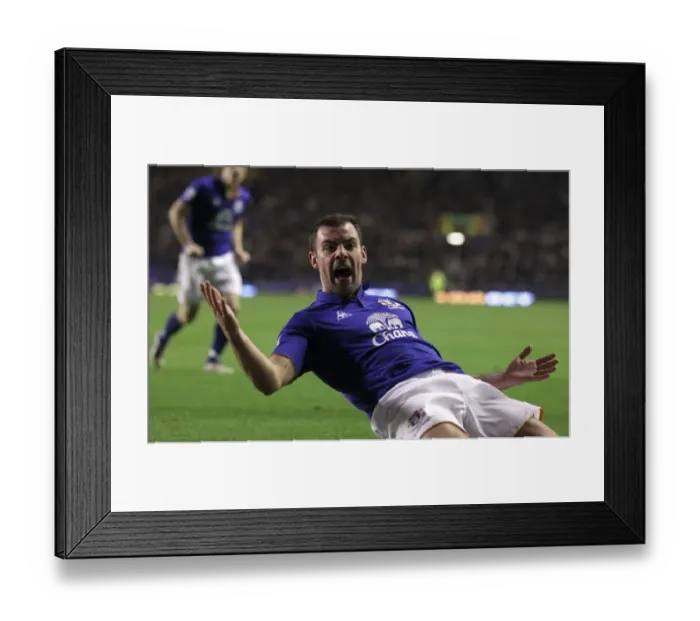Framed Print : Darron Gibson's Stunner: Everton's Historic First Goal Against Manchester City in 2012 Premier League (Goodison Park)