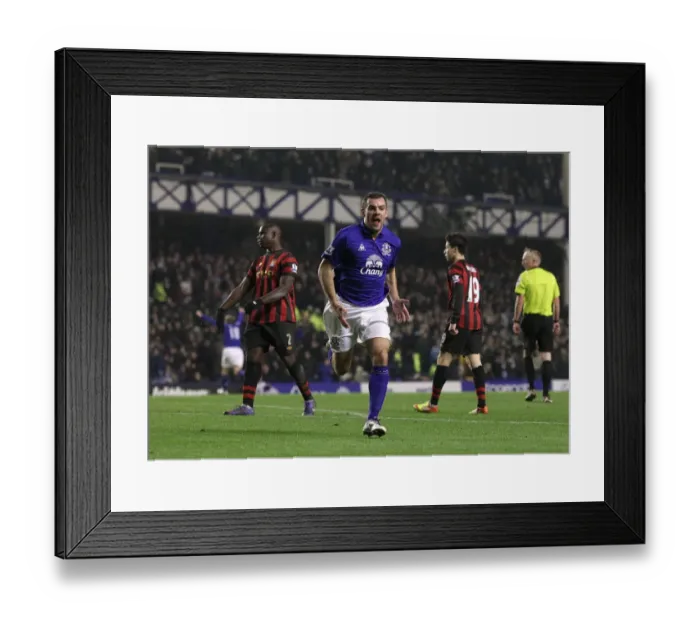 Framed Print : Darron Gibson's Stunner: Everton's First Goal Against Manchester City (31 January 2012, Everton v Manchester City, Barclays Premier League)