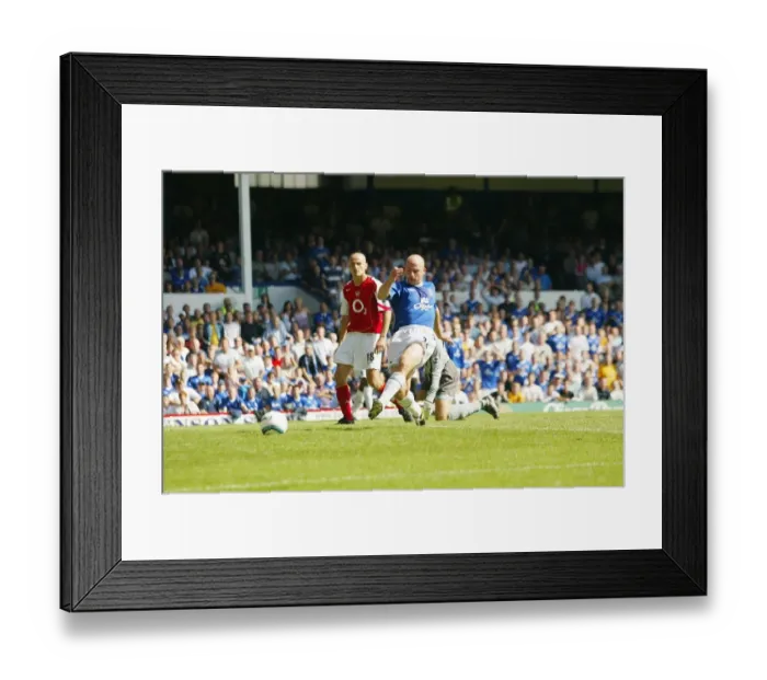 Framed Print : Everton vs. Arsenal: Lee Carsley's Goal (15 / 8 / 04), Barclays Premiership Season 04-05, Goodison Park - Key Moment Framed Print : Everton vs. Arsenal: Lee Carsley's Goal (15 / 8 / 04), Barclays Premiership Season 04-05, Goodison Park - Key Moment