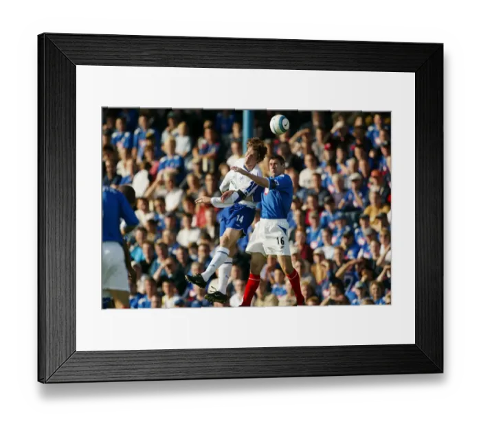 Framed Print : Portsmouth vs Everton, Barclays Premiership, Fratton Park - Kevin Kilbane Framed Print : Portsmouth vs Everton, Barclays Premiership, Fratton Park - Kevin Kilbane