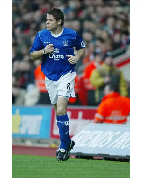 Determined Striker: James Beattie in Action for Everton Football Club